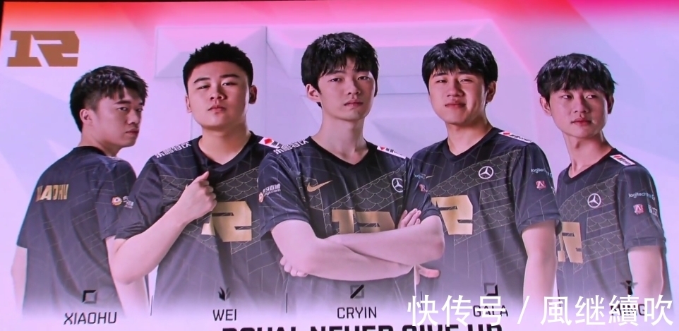 二日四人二 二日四人二